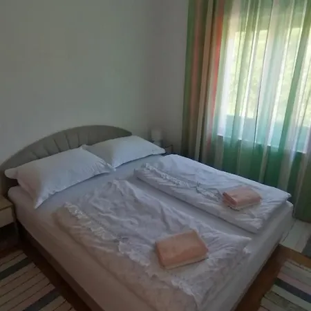 Apartman Juka Krasno Polje Exteriör bild
